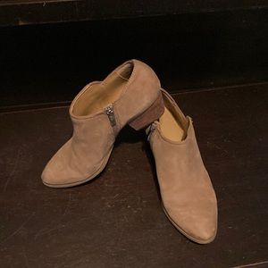 Leather Tan Zip up Ankle Boots. Size 8.5.